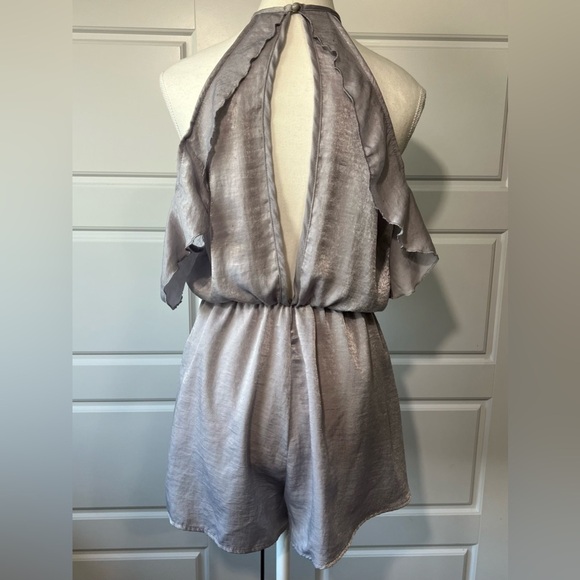Charlotte Russe SM Silver Gray Shimmer Fringe Halter Neck Cold Shoulder Romper - Picture 5 of 7